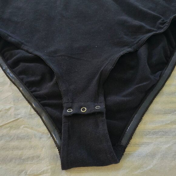 Boston Proper One Shoulder Bodysuit Size M Stretchy Long Sleeve Black FLAW Read - Picture 9 of 10